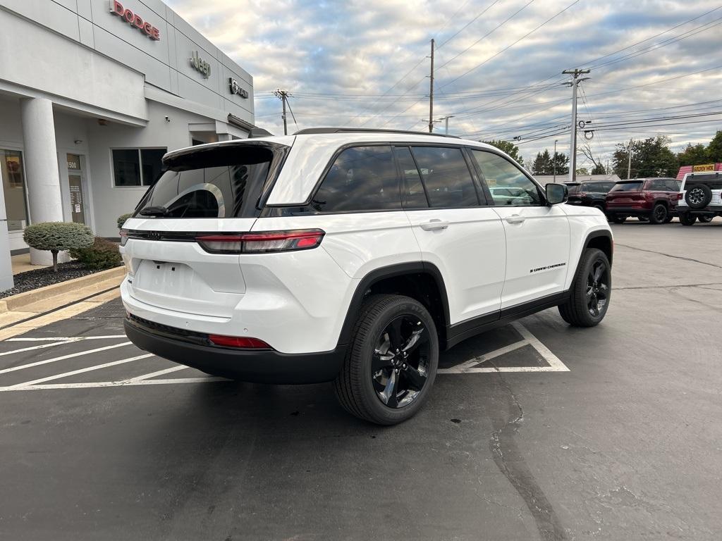 new 2025 Jeep Grand Cherokee car, priced at $40,905