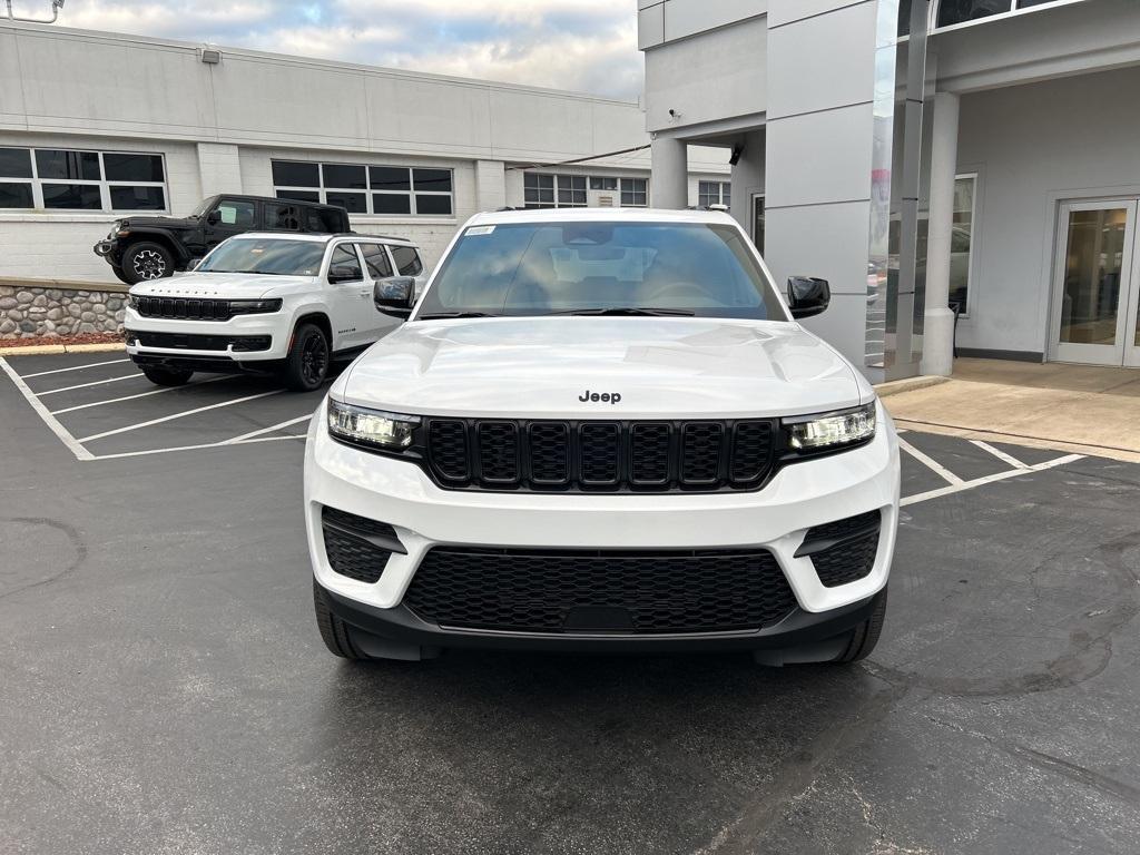 new 2025 Jeep Grand Cherokee car, priced at $40,905