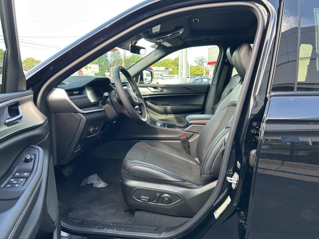 new 2025 Jeep Grand Cherokee car, priced at $39,711