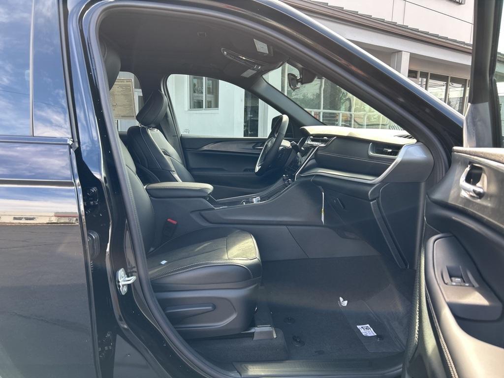 new 2025 Jeep Grand Cherokee car, priced at $39,711