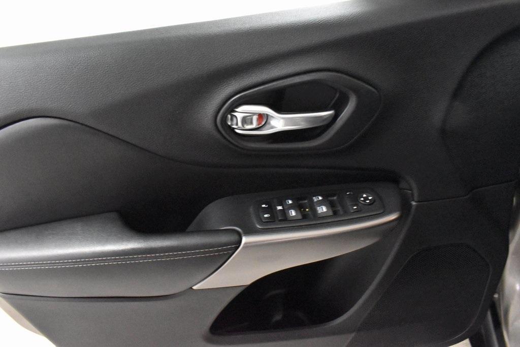 used 2020 Jeep Cherokee car, priced at $22,249
