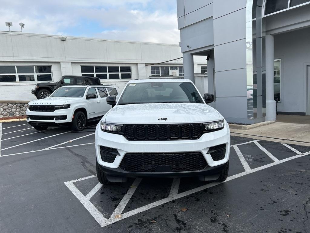 new 2025 Jeep Grand Cherokee car, priced at $40,414