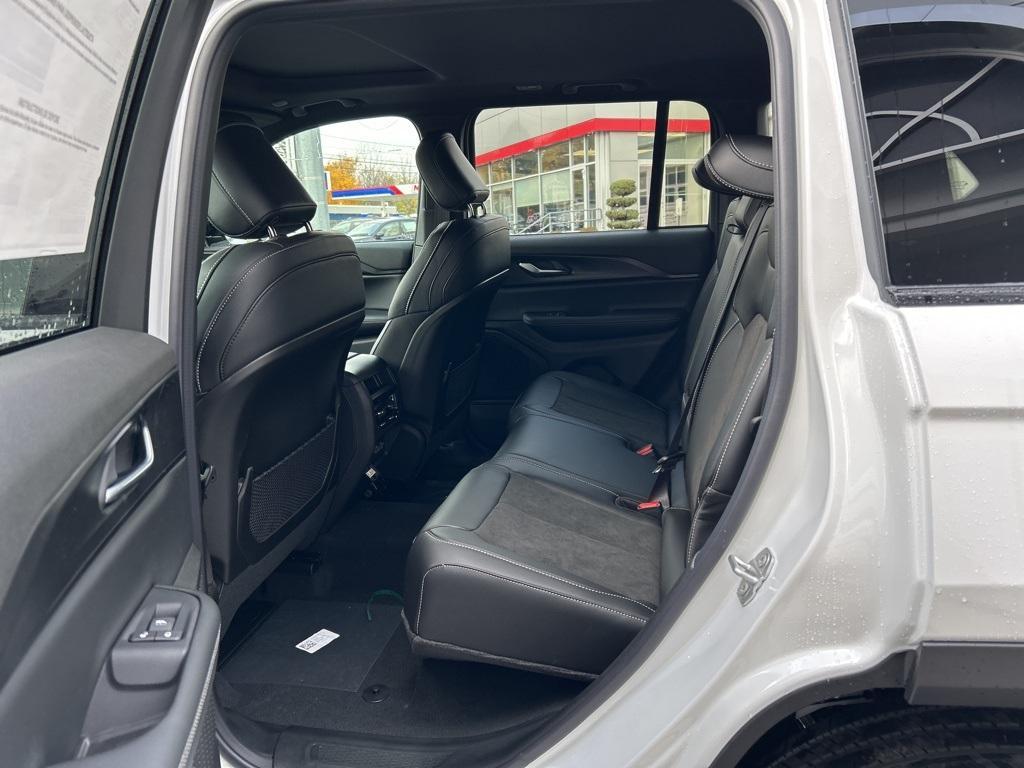 new 2025 Jeep Grand Cherokee car, priced at $40,414