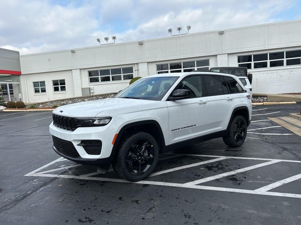 new 2025 Jeep Grand Cherokee car, priced at $40,414