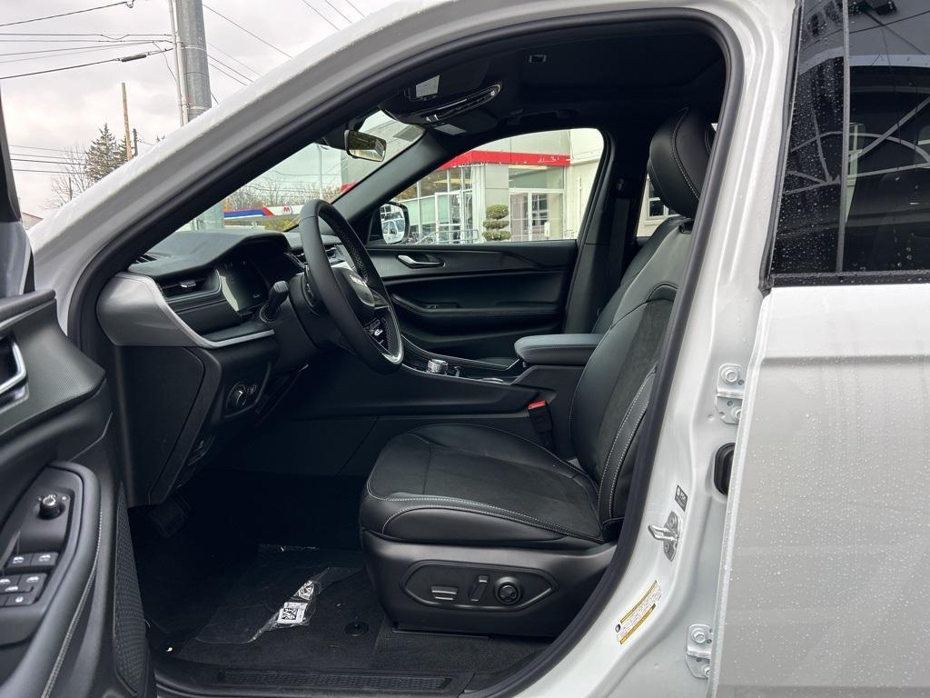 new 2025 Jeep Grand Cherokee car, priced at $40,414