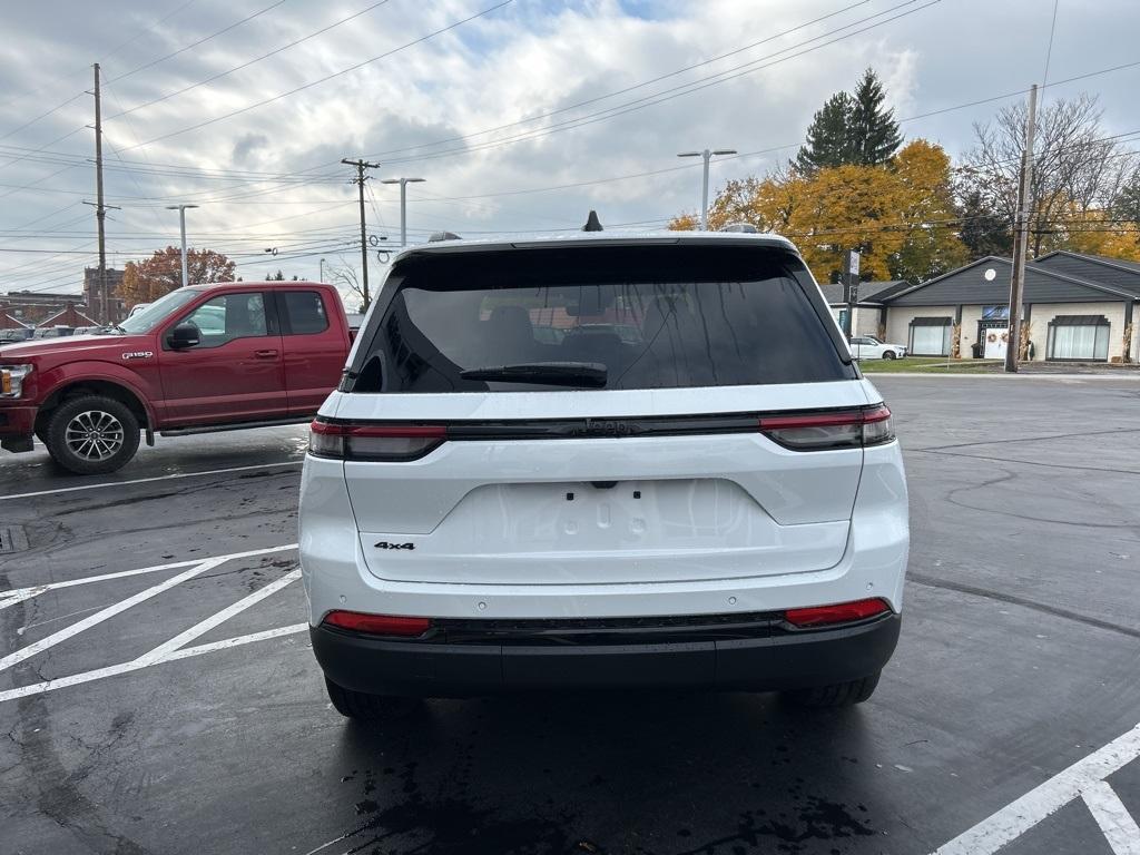 new 2025 Jeep Grand Cherokee car, priced at $40,414