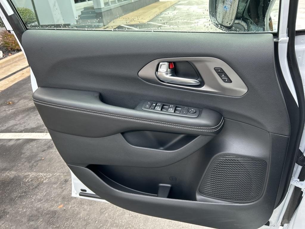 new 2026 Chrysler Pacifica car, priced at $46,645