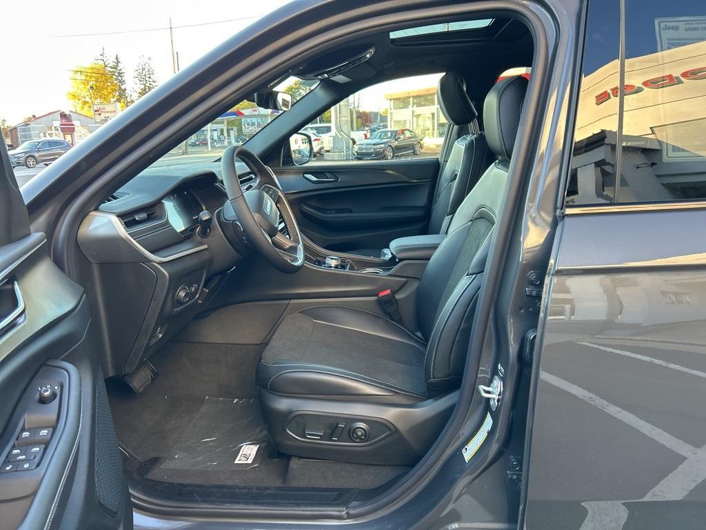 new 2025 Jeep Grand Cherokee car, priced at $47,191