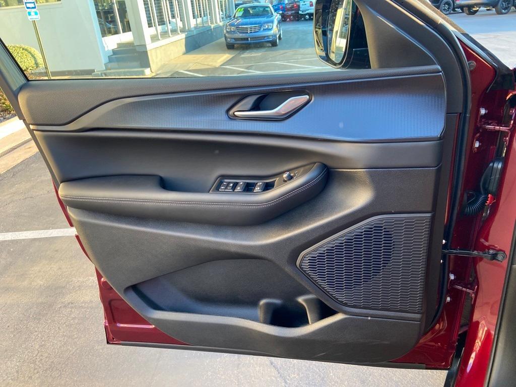 new 2025 Jeep Grand Cherokee L car, priced at $41,670