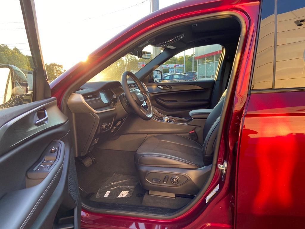 new 2025 Jeep Grand Cherokee L car, priced at $41,670