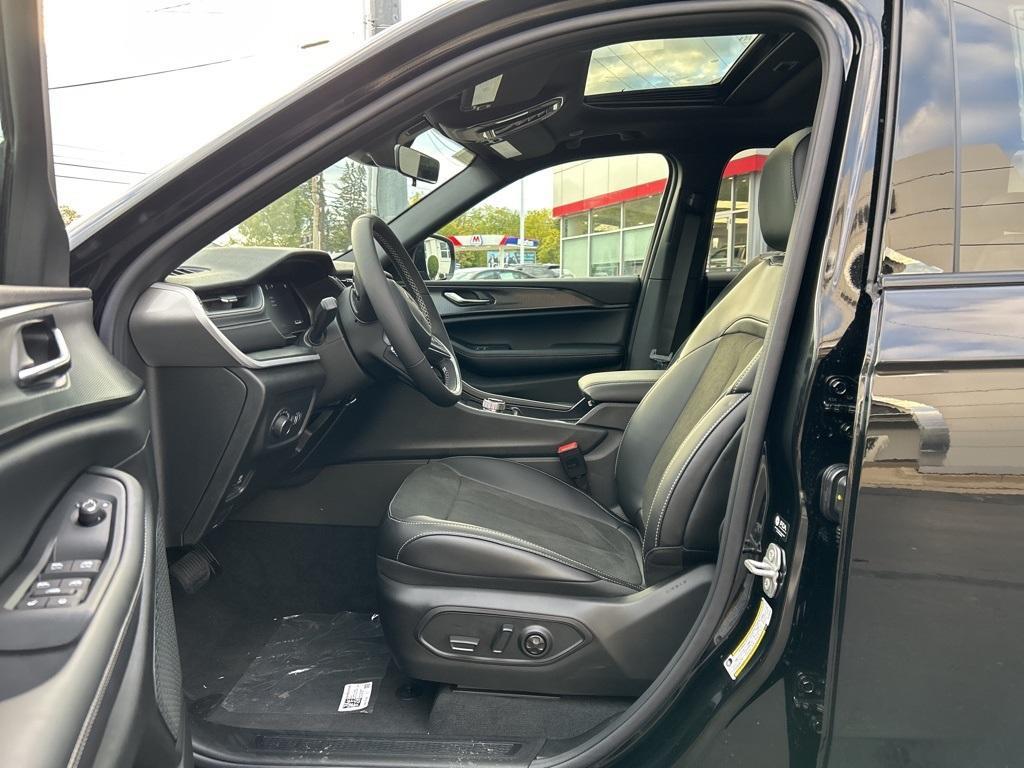 new 2025 Jeep Grand Cherokee car, priced at $41,441