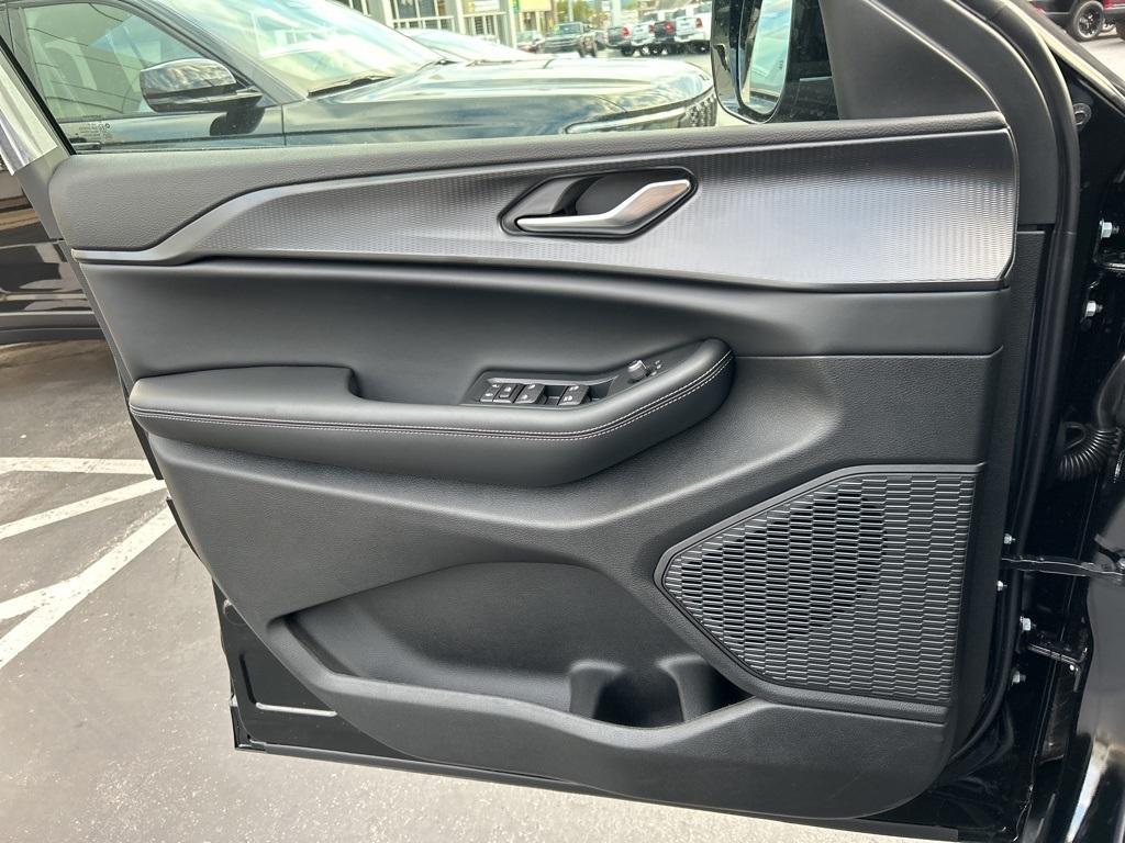 new 2025 Jeep Grand Cherokee car, priced at $41,441