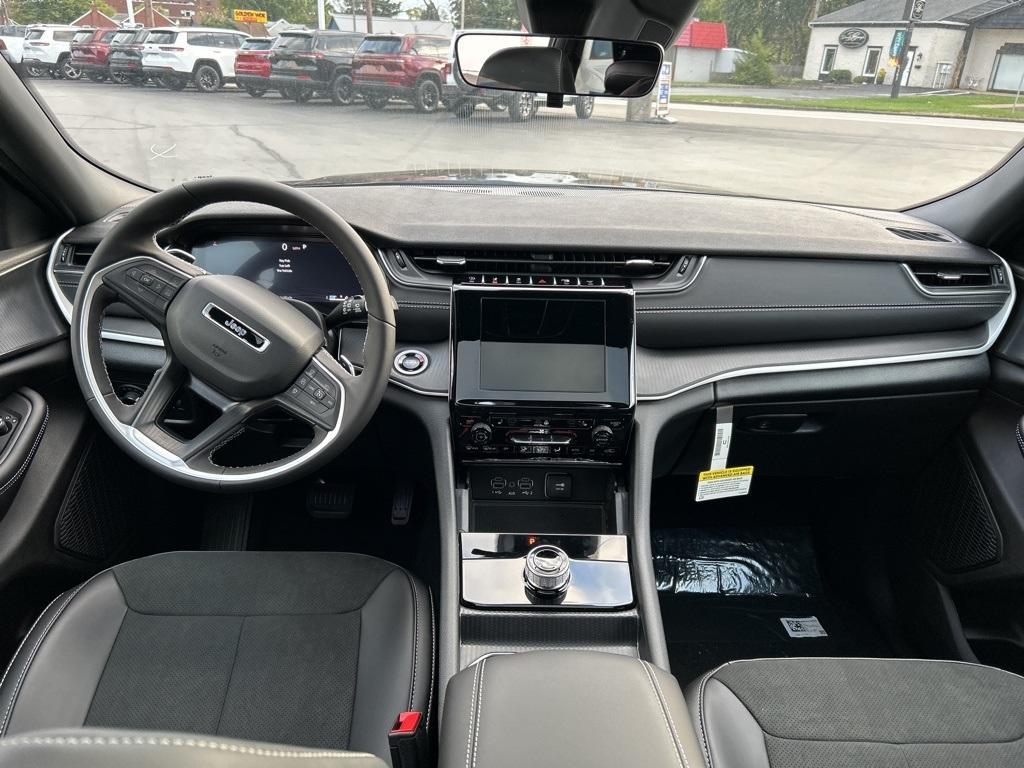 new 2025 Jeep Grand Cherokee car, priced at $41,441