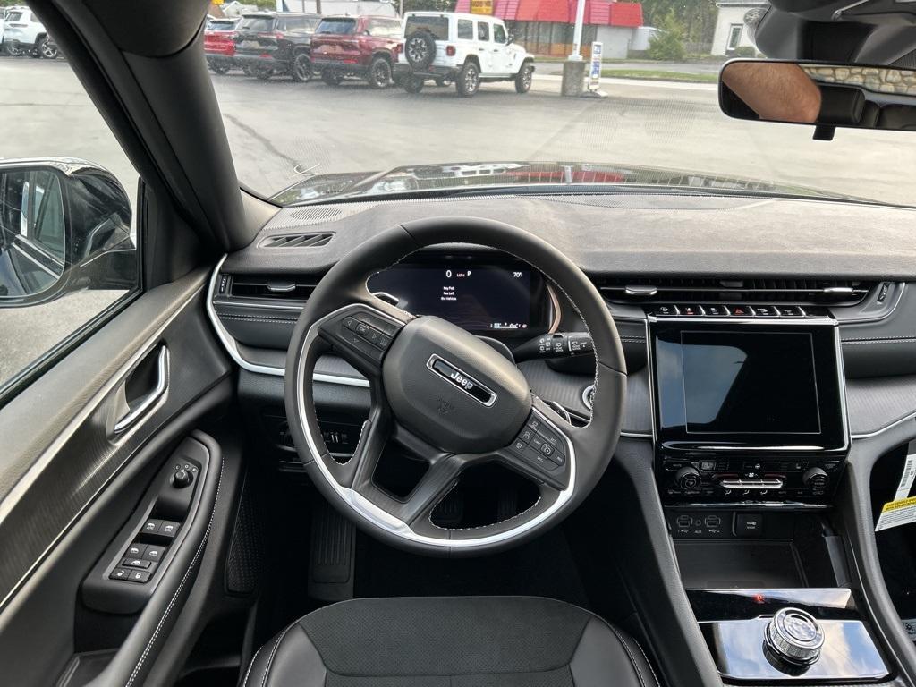 new 2025 Jeep Grand Cherokee car, priced at $41,441