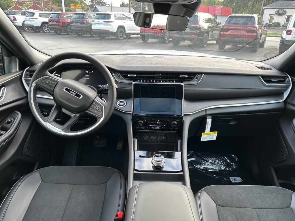 new 2025 Jeep Grand Cherokee car, priced at $38,923