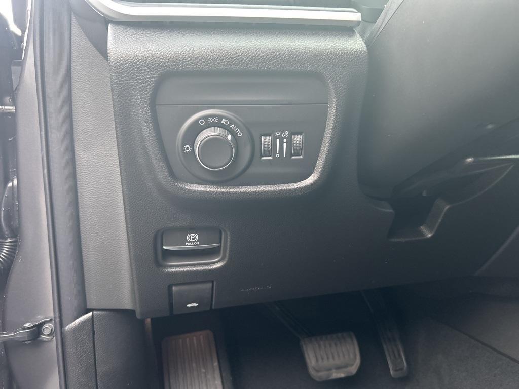 new 2025 Jeep Grand Cherokee car, priced at $42,175
