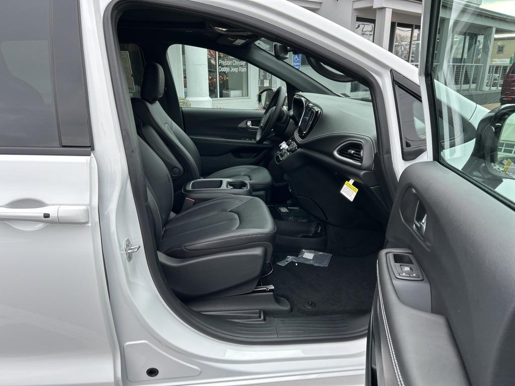 new 2026 Chrysler Pacifica car, priced at $47,226