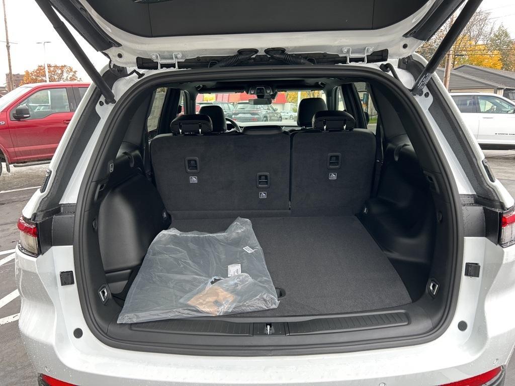 new 2025 Jeep Grand Cherokee car, priced at $38,924