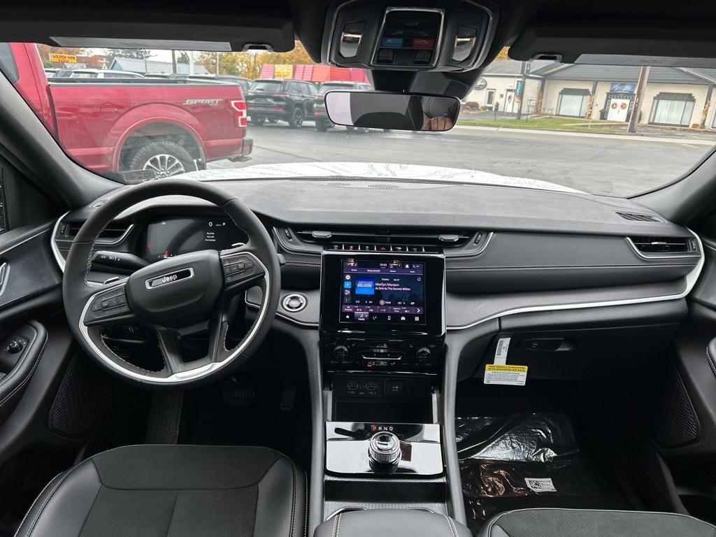 new 2025 Jeep Grand Cherokee car, priced at $38,924