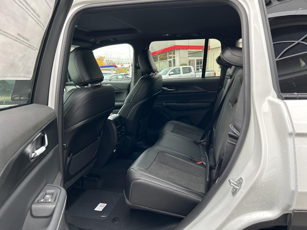 new 2025 Jeep Grand Cherokee car, priced at $38,924