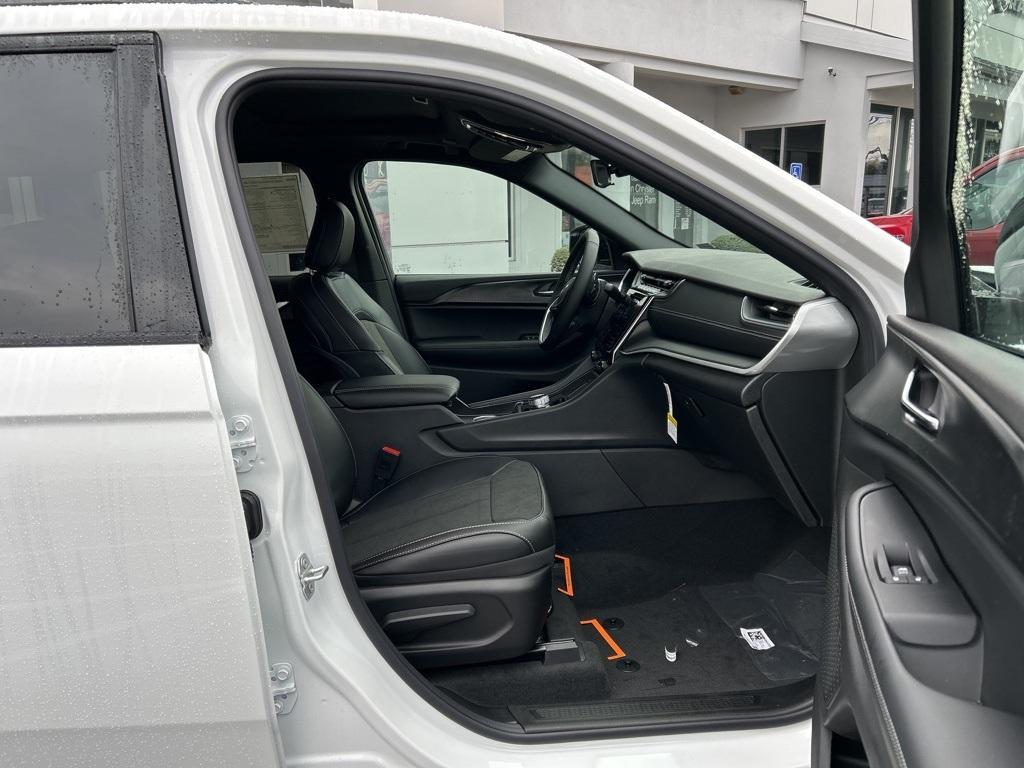 new 2025 Jeep Grand Cherokee car, priced at $38,924
