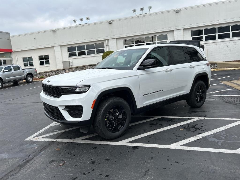 new 2025 Jeep Grand Cherokee car, priced at $38,924