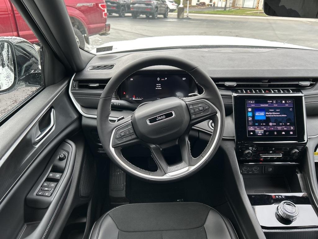 new 2025 Jeep Grand Cherokee car, priced at $38,924