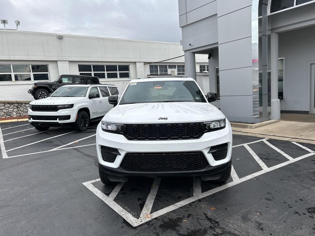 new 2025 Jeep Grand Cherokee car, priced at $38,924
