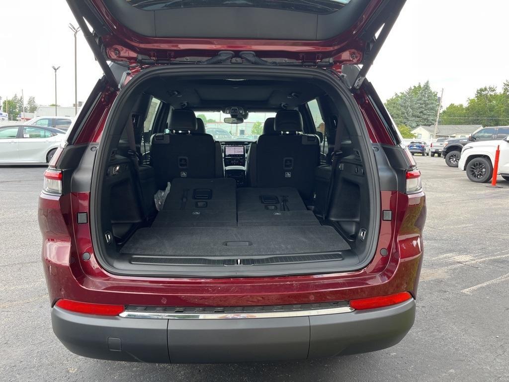 new 2024 Jeep Grand Cherokee L car, priced at $45,999