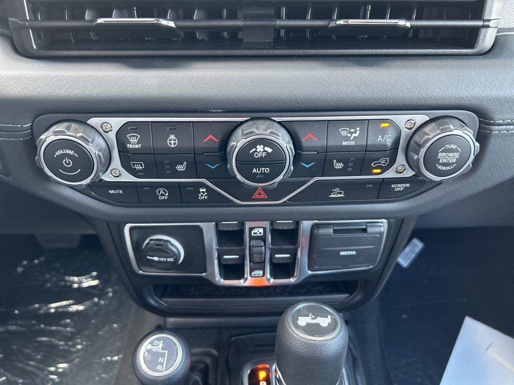 new 2025 Jeep Wrangler car, priced at $50,333