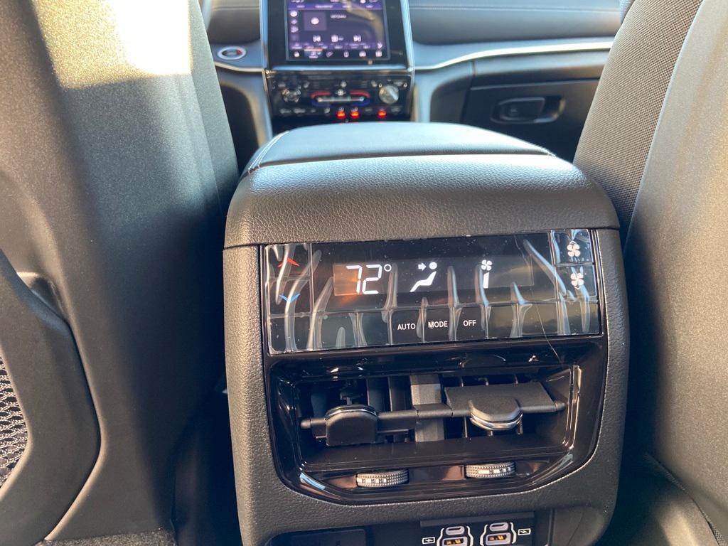 new 2025 Jeep Grand Cherokee L car, priced at $41,670