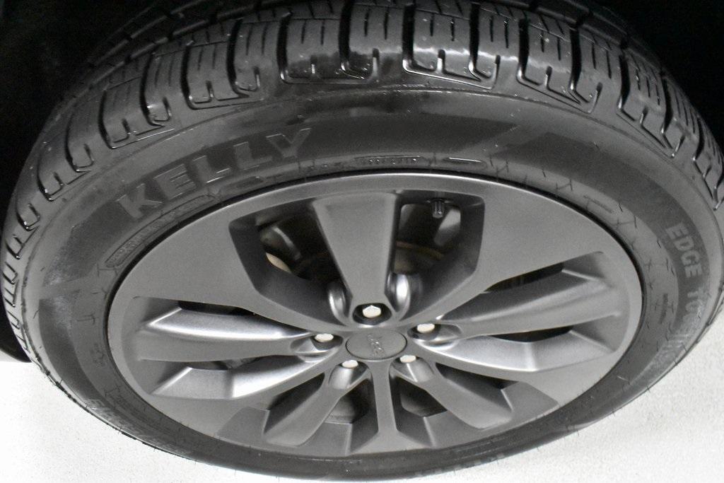 used 2021 Jeep Cherokee car, priced at $23,498