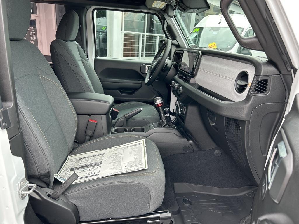 new 2025 Jeep Wrangler car
