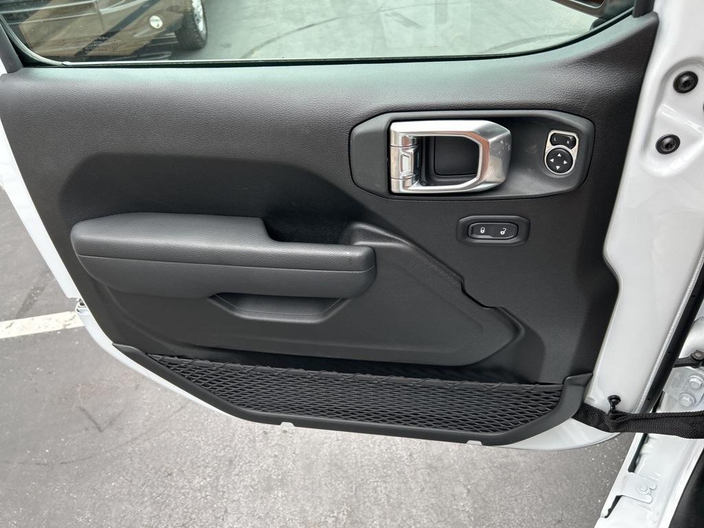 new 2025 Jeep Wrangler car