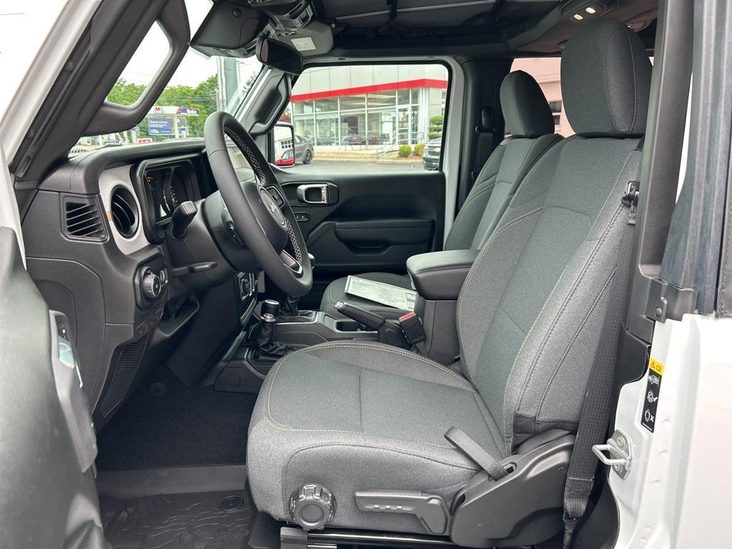 new 2025 Jeep Wrangler car
