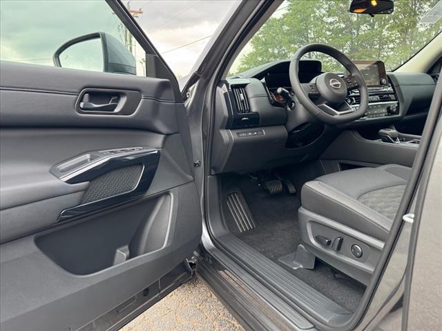 new 2025 Nissan Pathfinder car, priced at $39,365