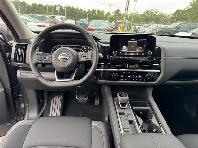new 2025 Nissan Pathfinder car, priced at $39,365