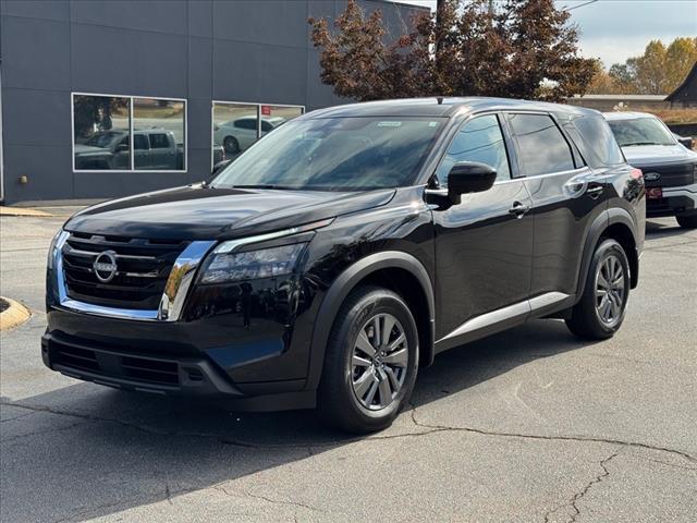 new 2025 Nissan Pathfinder car, priced at $32,016