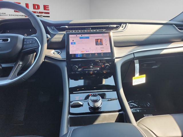 new 2025 Jeep Grand Cherokee car, priced at $42,941