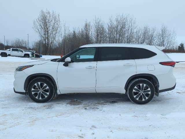 used 2021 Toyota Highlander car, priced at $32,000