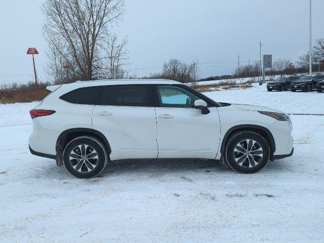 used 2021 Toyota Highlander car, priced at $32,000