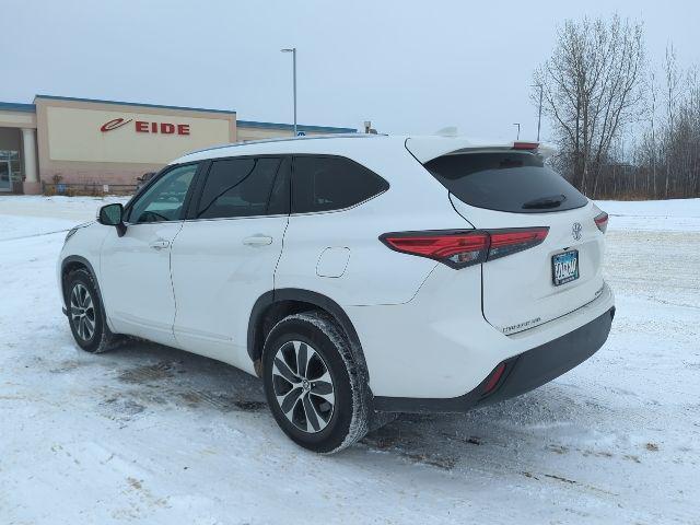 used 2021 Toyota Highlander car, priced at $32,000