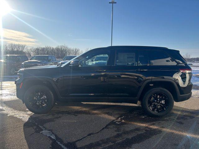 new 2025 Jeep Grand Cherokee car, priced at $39,864