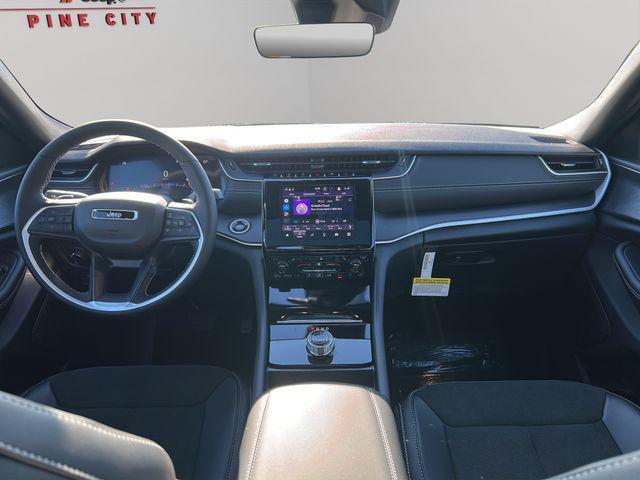 new 2025 Jeep Grand Cherokee car, priced at $42,370