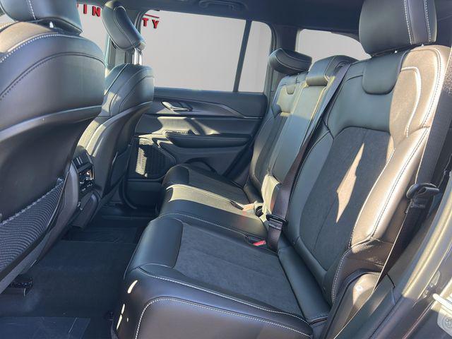 new 2025 Jeep Grand Cherokee car, priced at $42,370