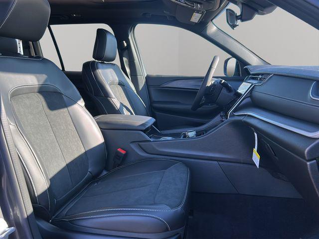 new 2025 Jeep Grand Cherokee car, priced at $42,370