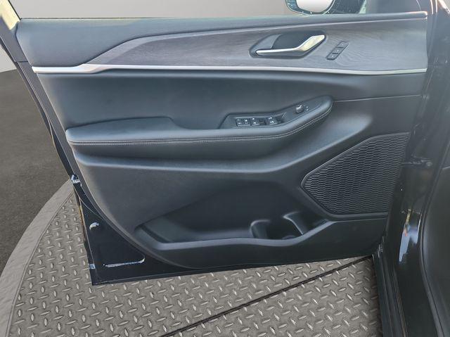 new 2025 Jeep Grand Cherokee L car, priced at $51,782