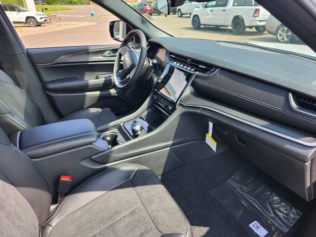 new 2025 Jeep Grand Cherokee car, priced at $38,162