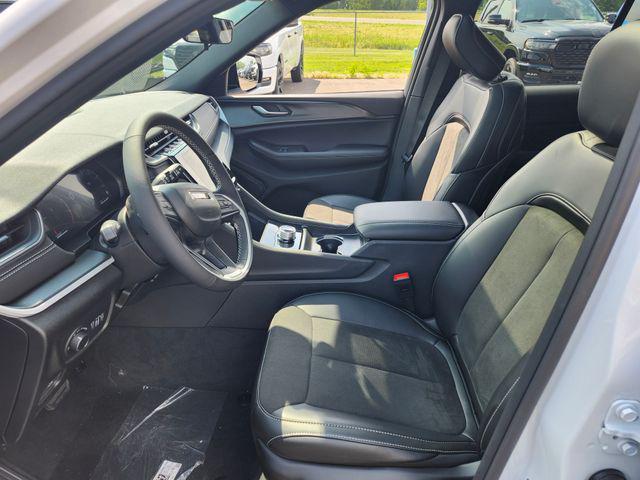 new 2025 Jeep Grand Cherokee car, priced at $38,162