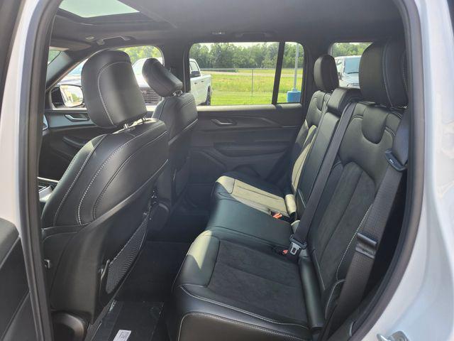 new 2025 Jeep Grand Cherokee car, priced at $38,162